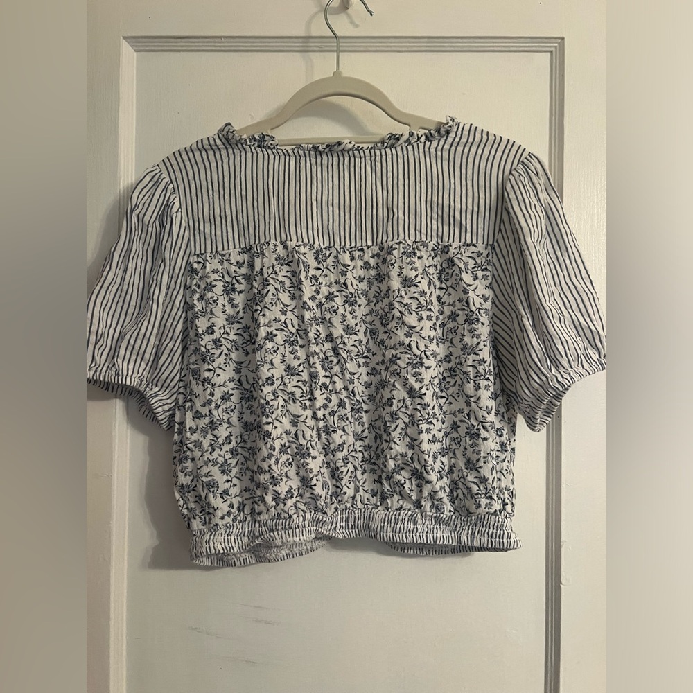 AMERICAN EAGLE TOP - Picture 2 of 2